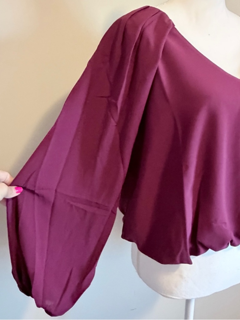 Amanda Uprichard Size XS Berry Pink V Neck Pleated Shoulder blouse oversized NWT - Picture 4 of 9